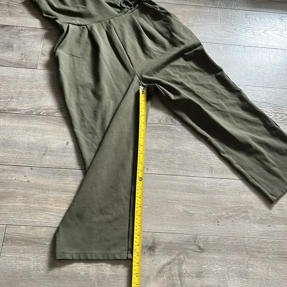 Liz Claiborne Green V-Neck Jumpsuit - Picture 11 of 15